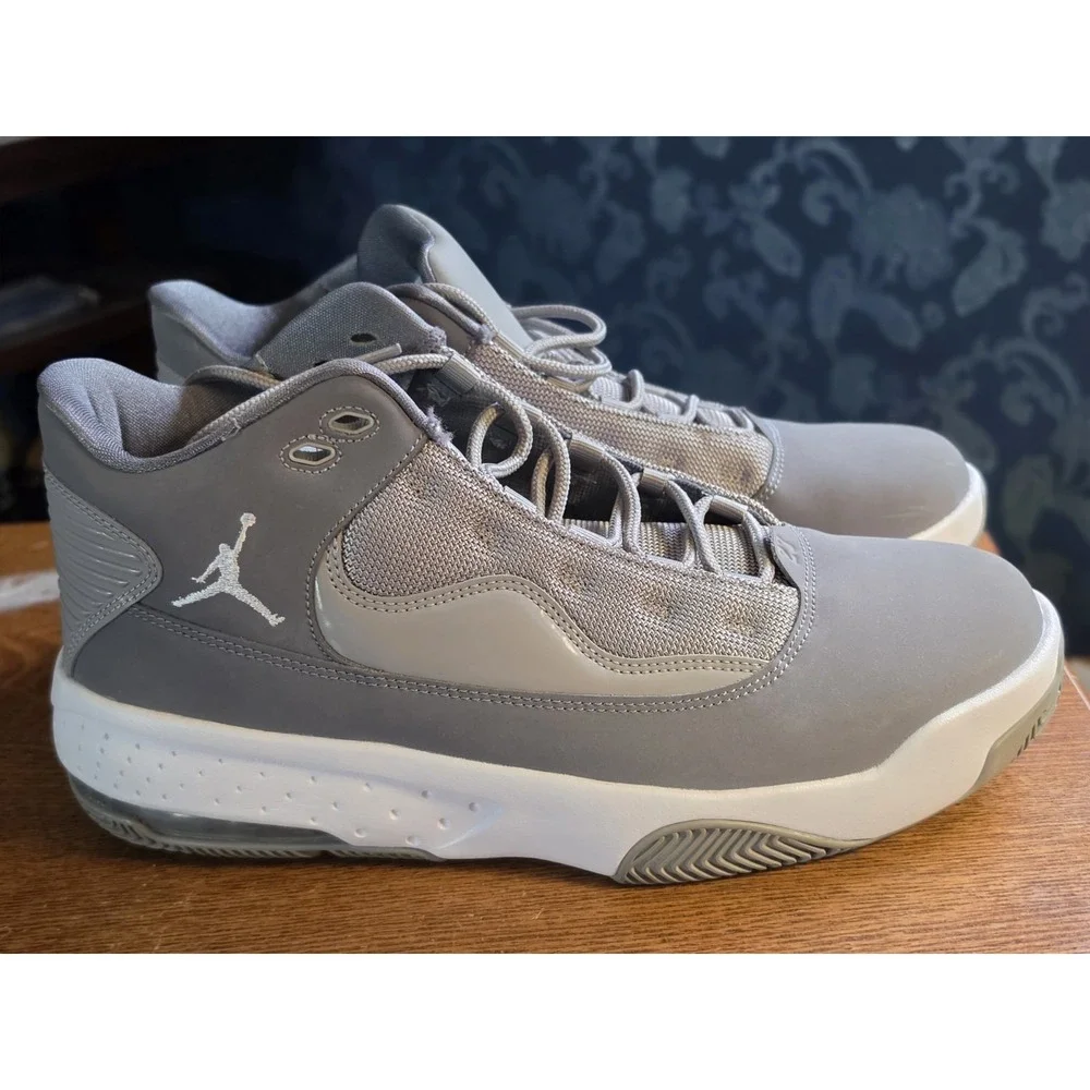 Nike Air Jordan Max‎ Aura 2 Medium Grey/White/Cool Grey, Size 9 **CLEAN**/No Box
